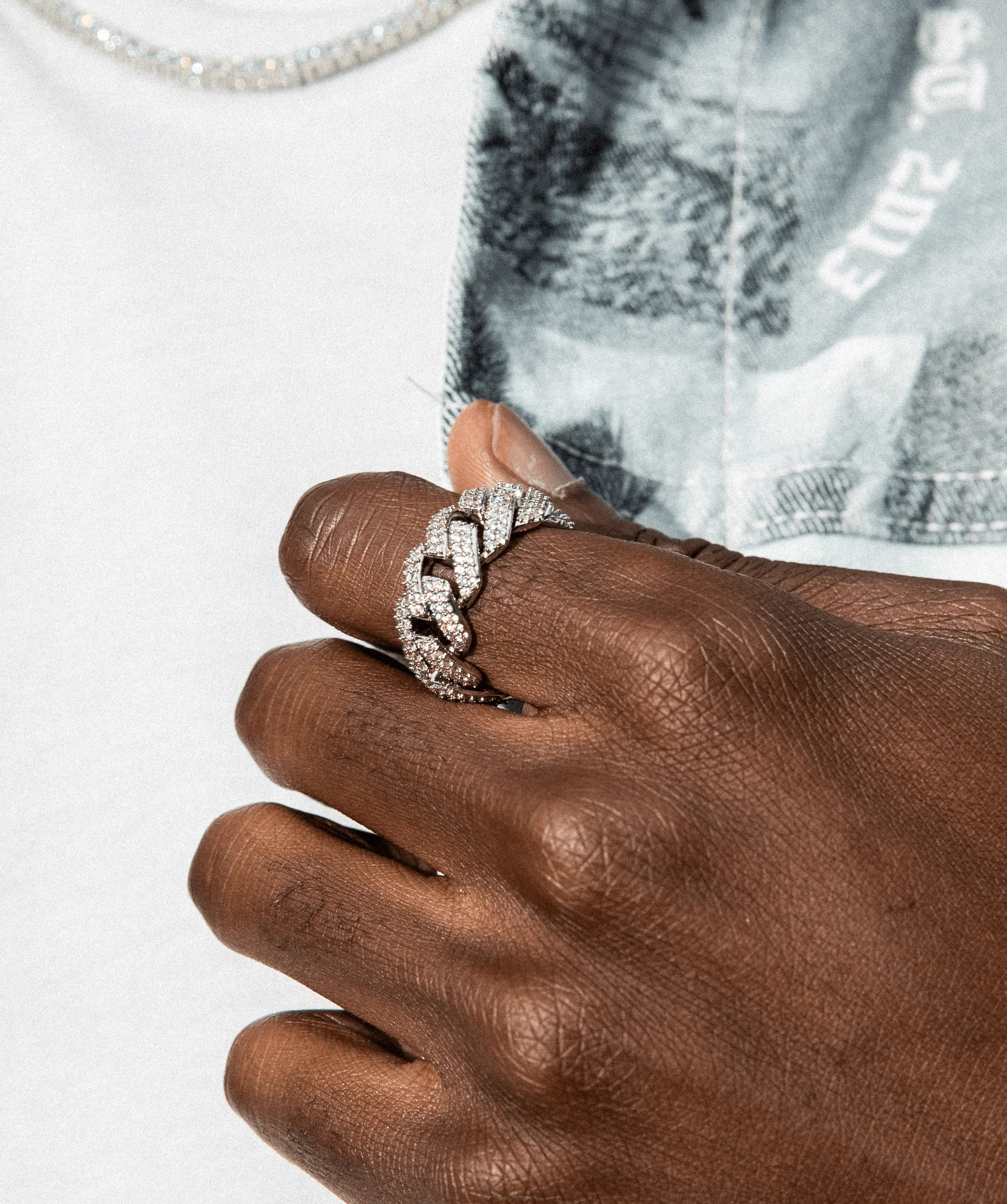 Prong Link Ring in White Gold
